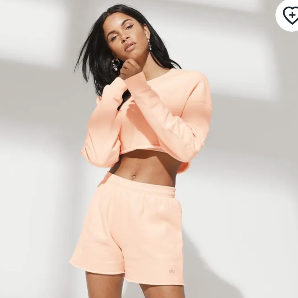 Alo - M top XS bottom - Gym Short & Extreme Crop Crew Neck - Peachy Glow